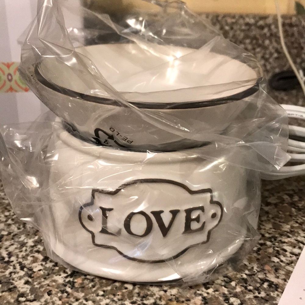 Scentsy Element ❤️ Love Warmer